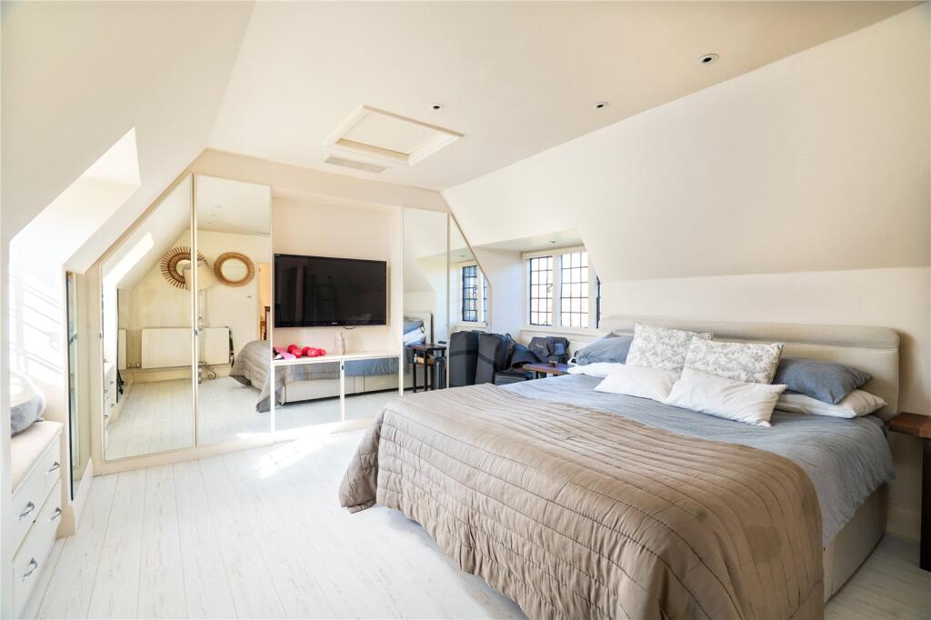 6 bedroom semi-detached house for sale in Heath Close, Hampstead Garden Suburb, London, NW11